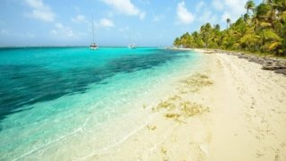 Travel from Panama City to Bocas del Toro: <b>archipelagos and culture</b>