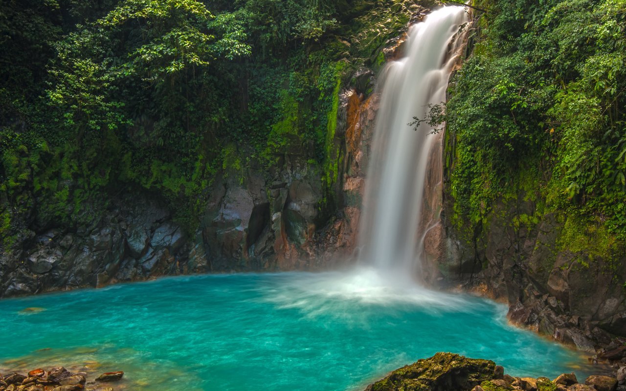 Cascade de Rio Celeste au Costa Rica 